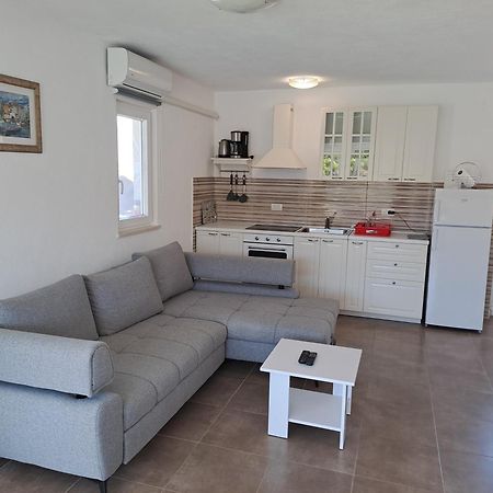 Nane Garden House With Heated Pool Villa Mirce Kültér fotó