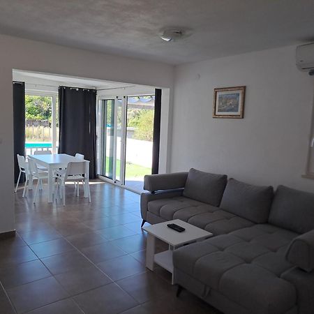 Nane Garden House With Heated Pool Villa Mirce Kültér fotó