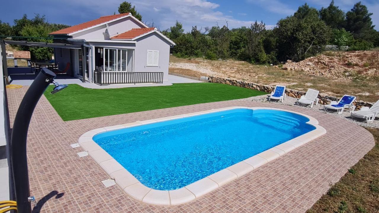 Nane Garden House With Heated Pool Villa Mirce Kültér fotó