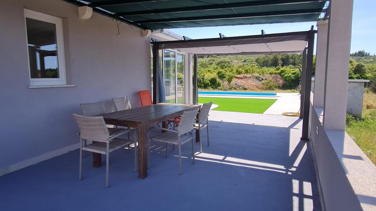 Nane Garden House With Heated Pool Villa Mirce Kültér fotó