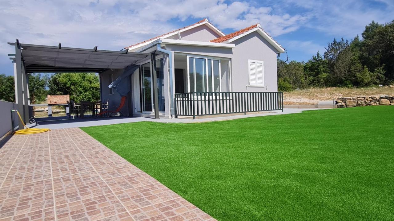 Nane Garden House With Heated Pool Villa Mirce Kültér fotó